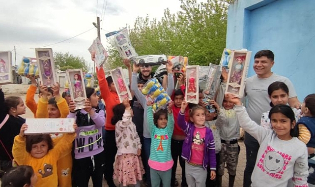 Depremden etkilenen çocuklara oyuncak dağıtıldı