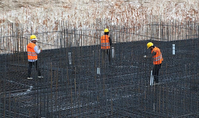 Depremin ardından inşaatlar başladı, 20-30 bin liraya çalıştıracak kalifiye işçi bulunamıyor