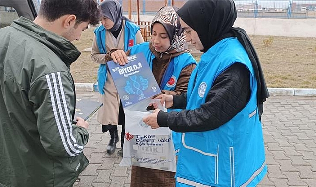 Depremzede öğrencilerin kitap istekleri yerine getirildi