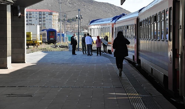 Doğu Ekspresi'nde bayram yoğunluğu yaşanıyor