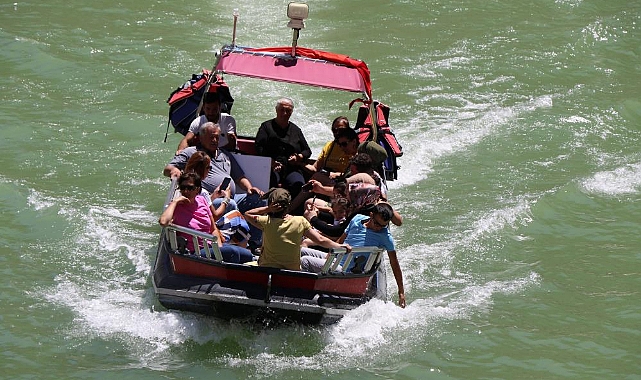Dünyanın ikinci büyük kanyonunda zipline ve tekne keyfi