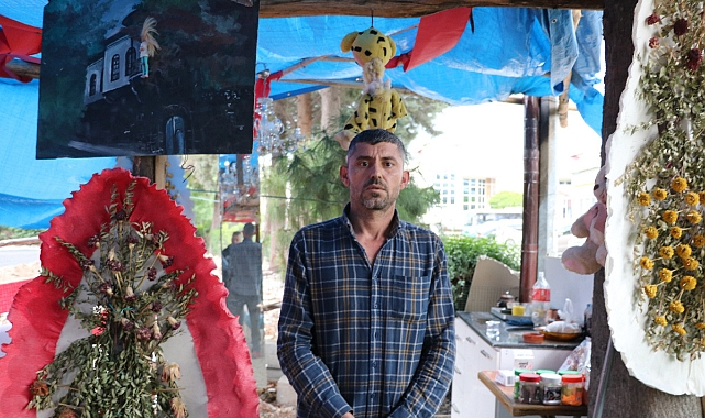 Enkazlardan toparlanan eşyalarla ‘Enkaz kafe' açıldı