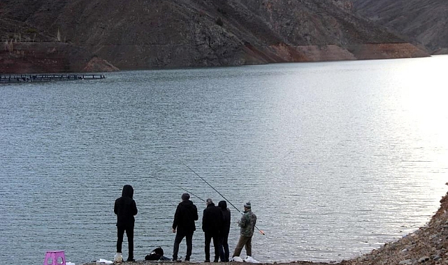  Erimeye başlayan kar suları barajlara bereket oldu