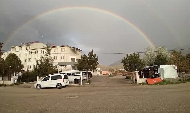 Gevaş’ta gökkuşağı güzelliği