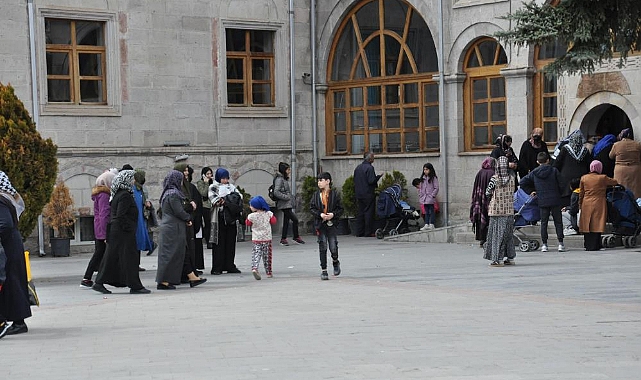 Harakani Türbesi'nde Kadir Gecesi bereketi
