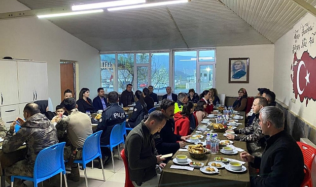  Kağızman’da polis ve depremzede aileler iftarda buluştu