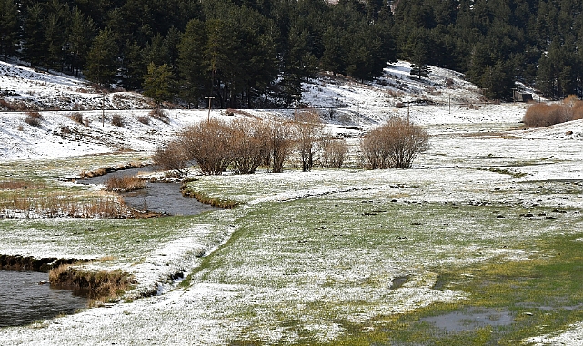 Kars'ın yüksek kesimlerine kar yağdı