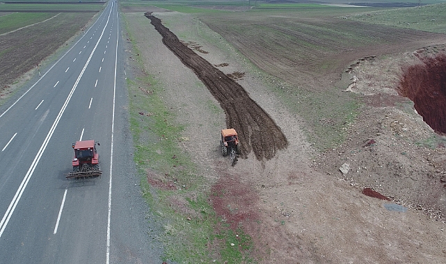 Kars'ta baharın gelmesiyle çiftçiler tarlalarında çalışmalarını hızlandırdı
