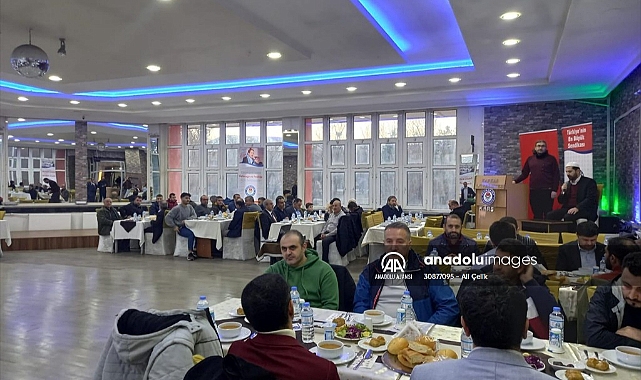Kars'ta Eğitim-Bir-Sen üyeleri iftarda buluştu