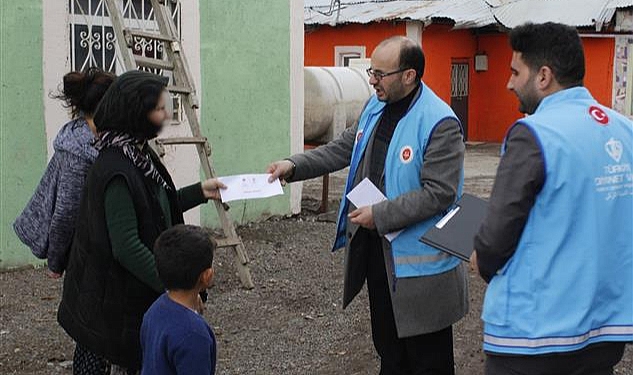 Kars’ta ihtiyaç sahiplerine yardım kartları verildi