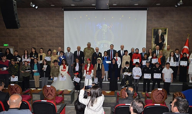  Kars’ta şiirler polisler için okundu