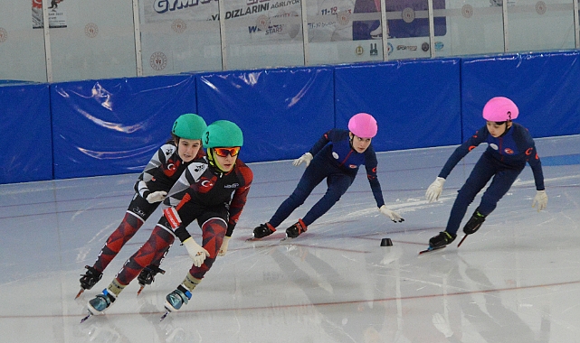 Karslı sporcuların katıldığı Kısa Kulvar Sürat Pateni Türkiye Şampiyonası devam ediyor