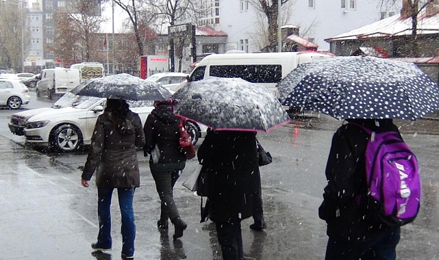 Nisan ayında lapa lapa kar yağdı