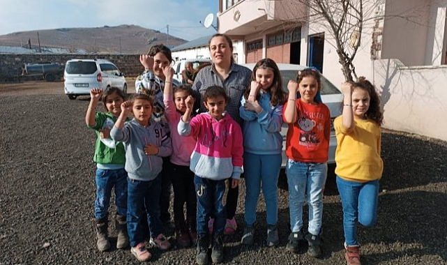 Sağlık Sen çocuklar için sahada