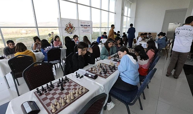 Satranç bölge yarışması Van’da başladı