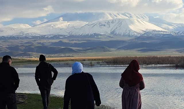 Süphan Dağı nisan ayında beyaza büründü
