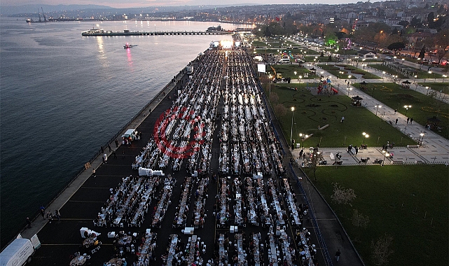 Tekirdağ'da 10 bin kişilik dev iftar sofrası havadan görüntülendi