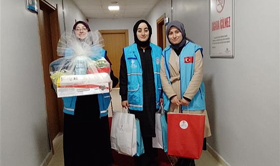 Türkiye Diyanet Vakfı depremzede ailelere ziyaretlerine devam ediyor