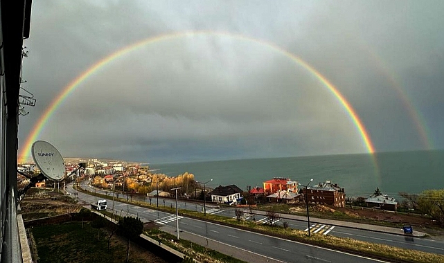  Van Gölü'nde gökkuşağı mest etti