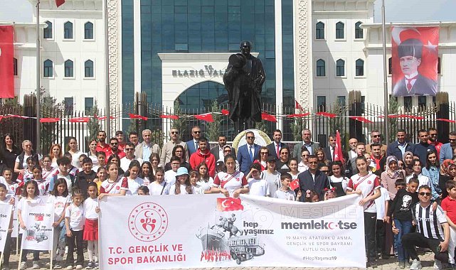 19 Mayıs kutlamaları çelenk sunma töreni ile başladı