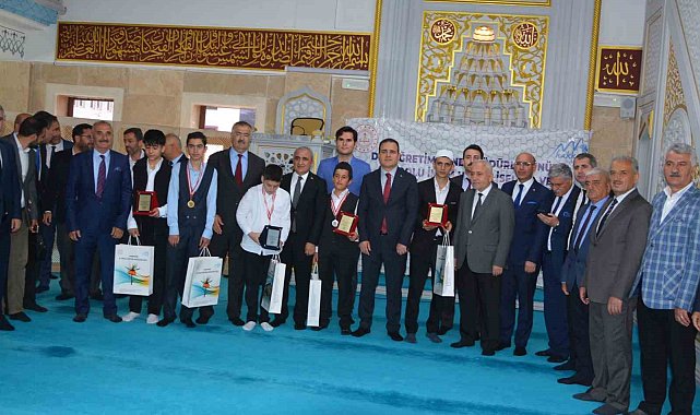 'Genç Hafızlar Hafızlık Yarışması'nın bölge finali Hakkari'de yapıldı
