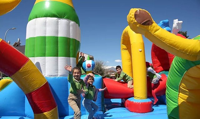 'Polislerle Macera Adası' projesiyle okullar balon park ile neşeleniyor