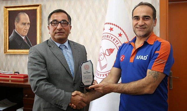 Afet müdürlüğü personeline plaket