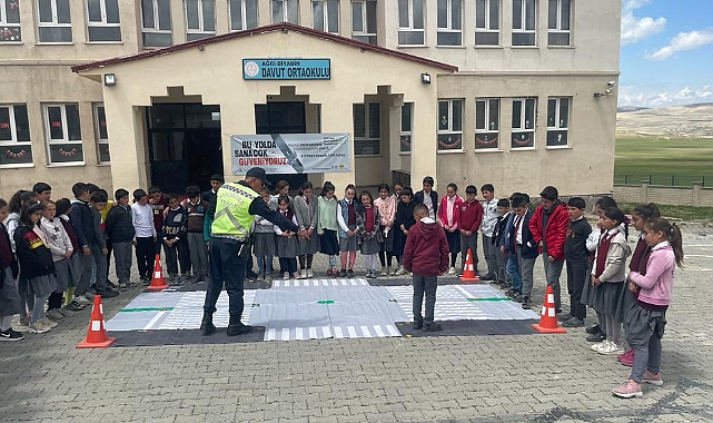 Ağrı'da öğrenciler trafik kurallarını uygulamalı öğrendi