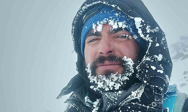 Ağrı Dağı'na tırmanan dağcılar eksi 35 derecede zirve yaptı