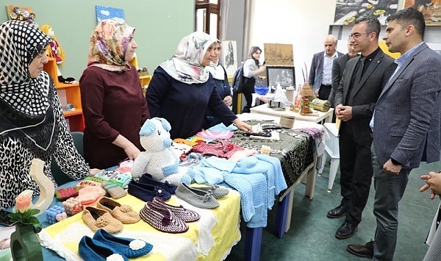 Ağrı Gençlik Merkezinde el emeği ürünler sergilendi