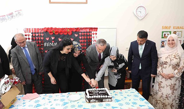 Ağrı Milli Eğitim Müdürü Kökrek, ilkokulda katıldığı etkinlikte anne velilerin Anneler Gününü kutladı