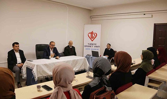 Ağrılı gönüllü gençler umreyle ödüllendirildi