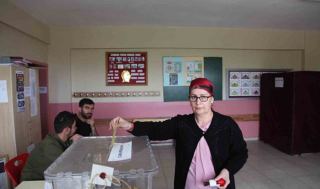Ahlat'taki Ahıska Türkleri oylarını kullandı