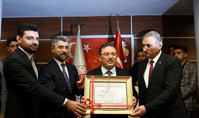 AK Parti Erzurum milletvekilleri mazbatalarını aldı