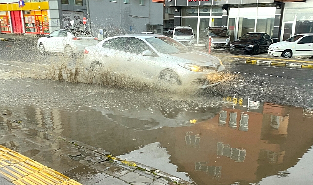 Ardahan'da sağanak ve dolu hayatı olumsuz etkiledi