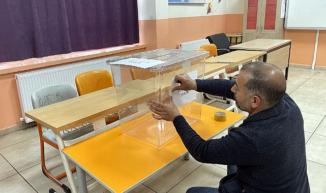 Ardahan'da seçim için sandıkların kurulumuna başlandı