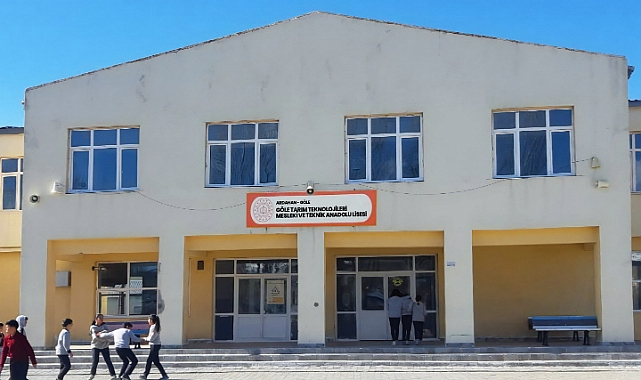 Ardahan'da tarım ve hayvancılığın uygulamalı anlatılacağı mesleki lise açılıyor