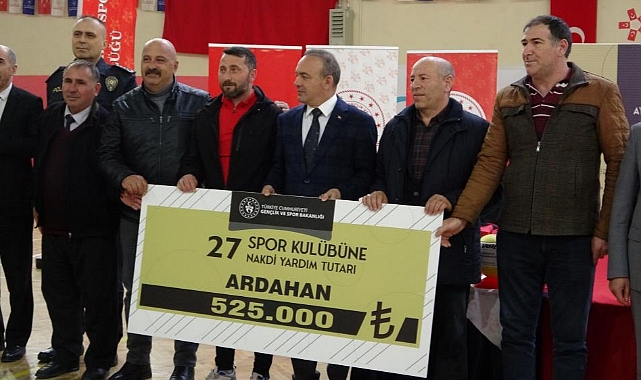 Ardahan’daki amatör spor kulüplerine ayni ve nakdi yardım yapıldı