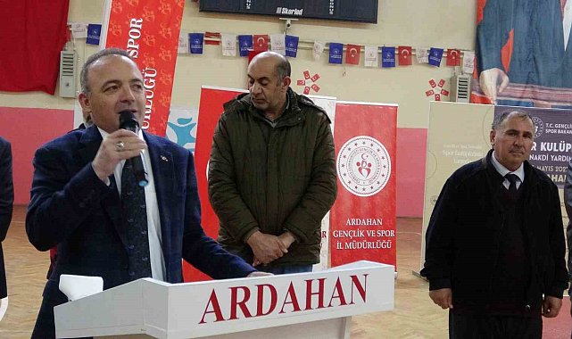 Ardahan'daki amatör spor kulüplerine ayni ve nakdi yardım yapıldı