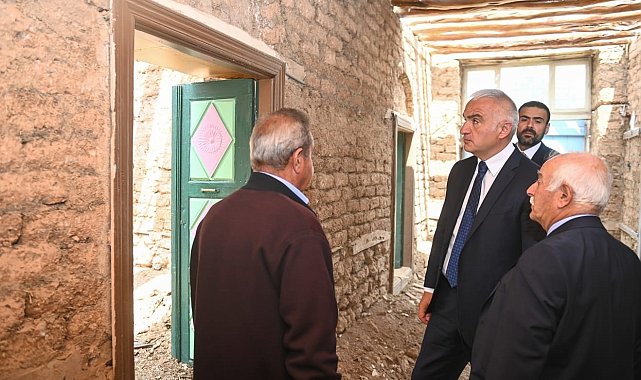 Bakan Ersoy, onarımları süren Cemevlerini ziyaret etti