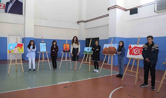 Başkale'de 'Cumhuriyet'in 100. Yılı Resim Sergisi' açıldı