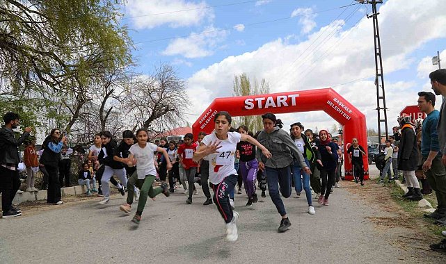 Başkale'de 'Okullar Arası Kros Yarışması' yapıldı