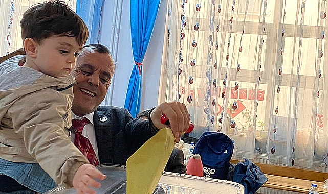 BBP adayı Karahal torunuyla birlikte oyunu kullandı