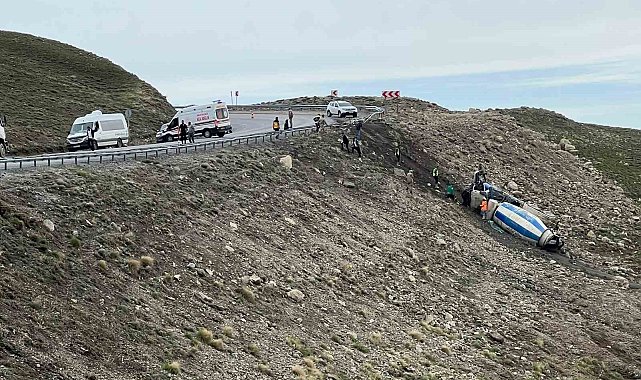 Beton mikseri uçuruma yuvarlandı: 1 yaralı