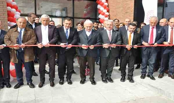 Binali Yıldırım, Gündüzlü Engelli Bakım Merkezinin açılışını yaptı