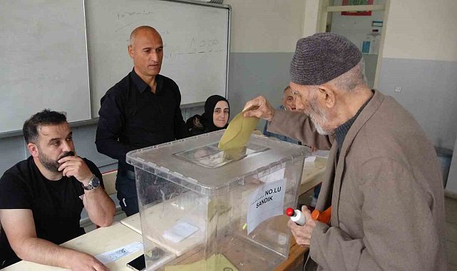 Bingöl'de Cumhurbaşkanlığı ikinci tur seçimi için oy kullanımı başladı