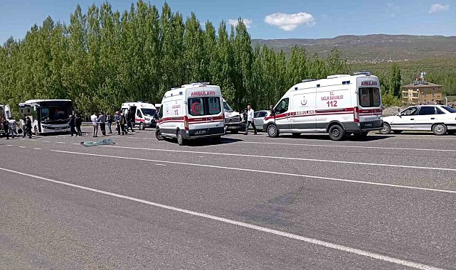 Bingöl'de halk otobüsü ile minibüs çarpıştı: 14 yaralı