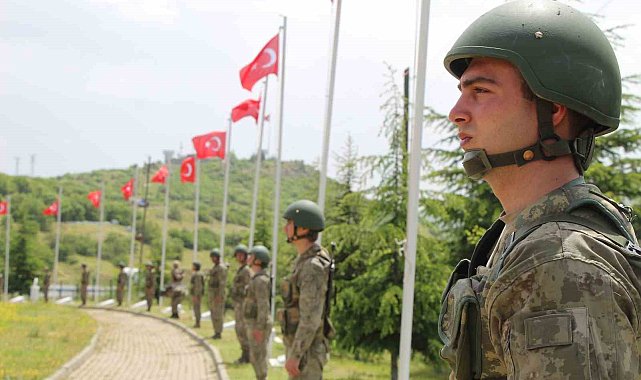 Bingöl'de kalleşçe şehit edilen 33 asker anıldı