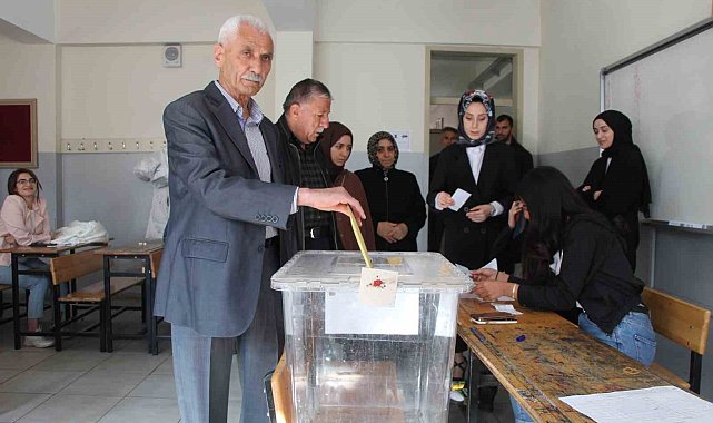 Bingöl'de oy kullanım işlemi başladı