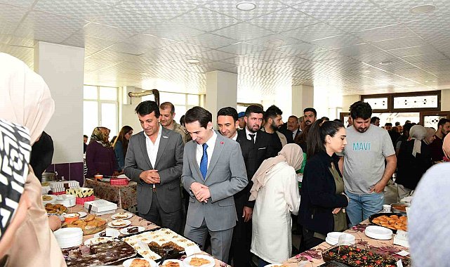 Çatak'ta depremzedeler yararına hayır çarşısı kuruldu
